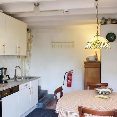 2 Bedroom Beautiful In Holiday home *
